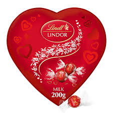 Lindt LINDOR Milk Chocolate Heart Box 200g